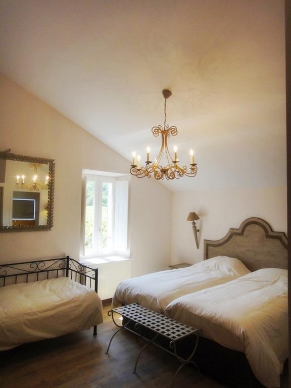 Bed and Breakfast Les Terres de Saint Hilaire à Ollières Chambre photo