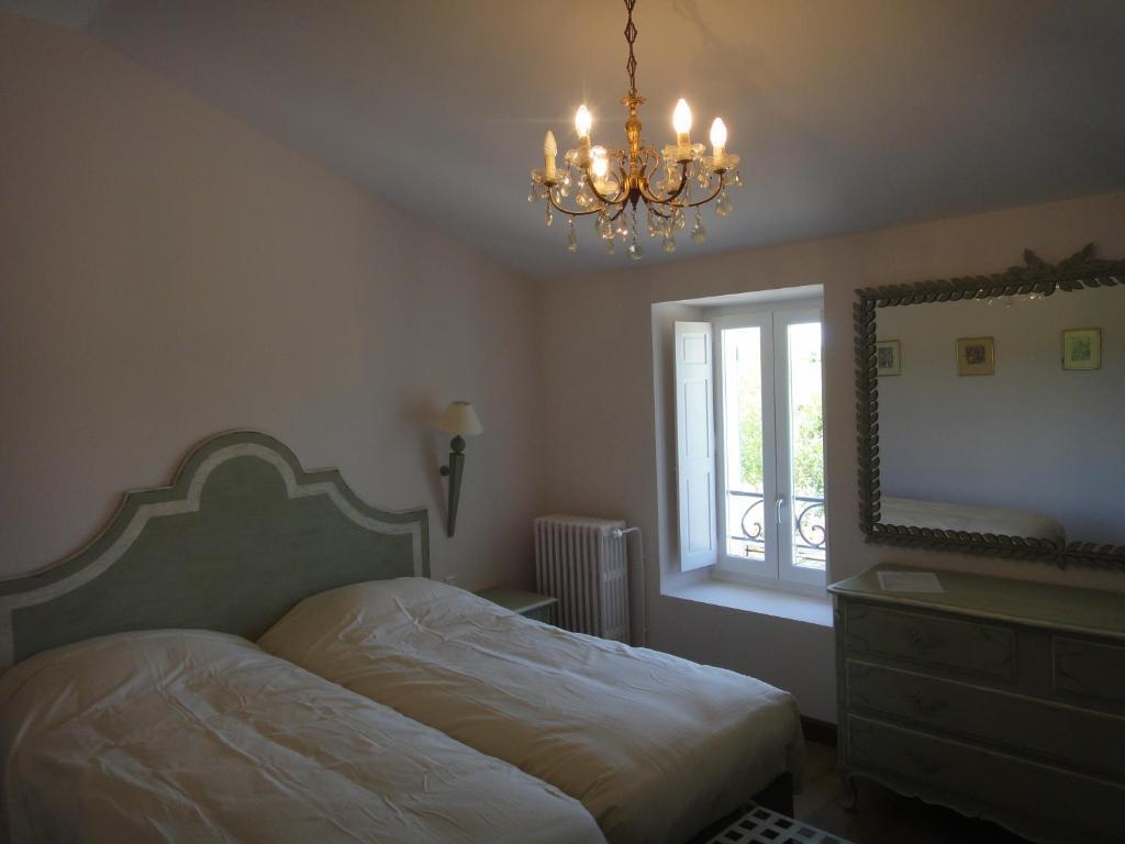 Bed and Breakfast Les Terres de Saint Hilaire à Ollières Chambre photo